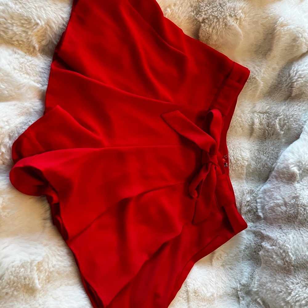 Aritzia Sunday Best flowy shorts